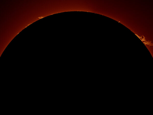 Sunce u svjetlu vodikove linije Hα – tajnoviti detalji u crvenom spektru