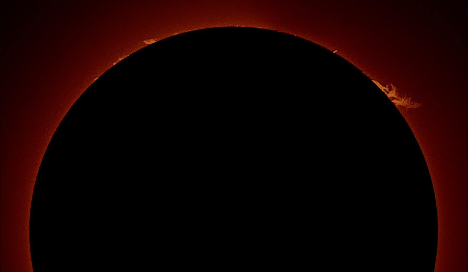 Sunce u svjetlu vodikove linije Hα – tajnoviti detalji u crvenom spektru